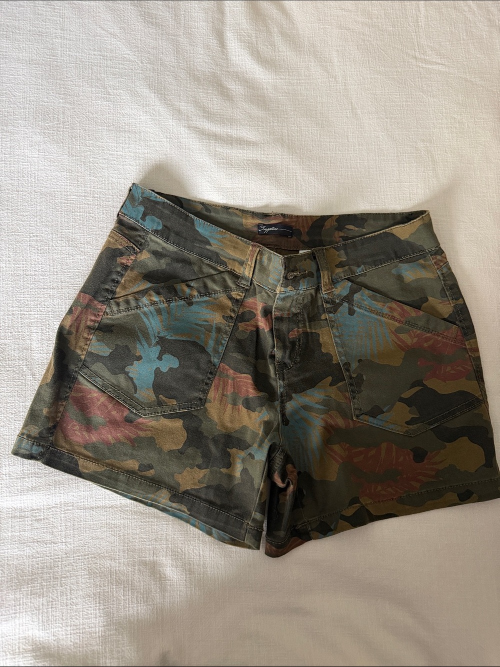 Camouflage Cotton Blend Women's Shorts - Green Multi